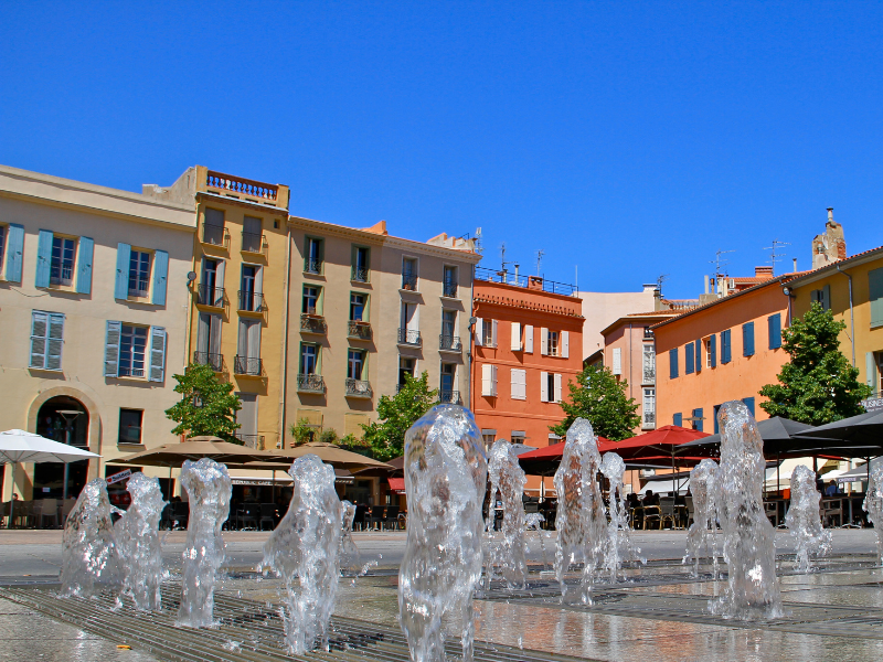 terrasse perpignanaise en fin d'après-midi
