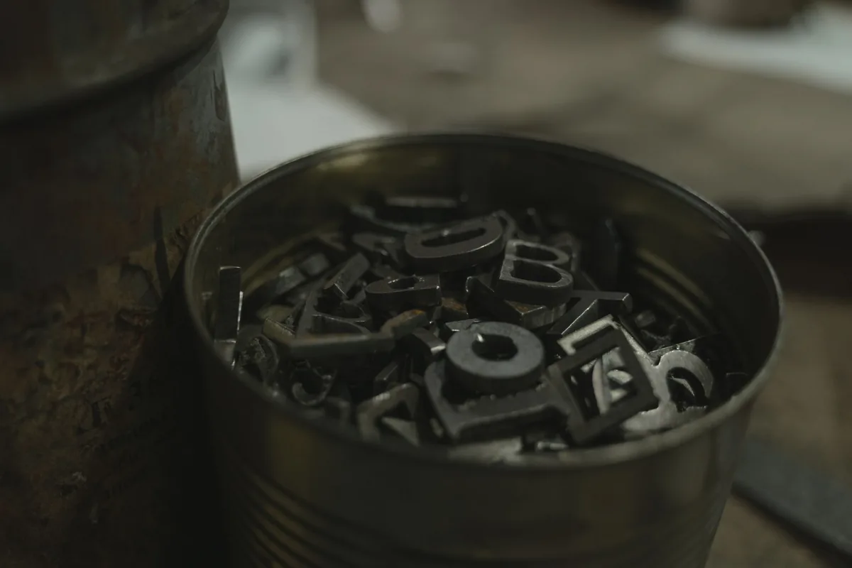Caractères d'imprimerie en plomb, symbole du choix des typographies d'un site web